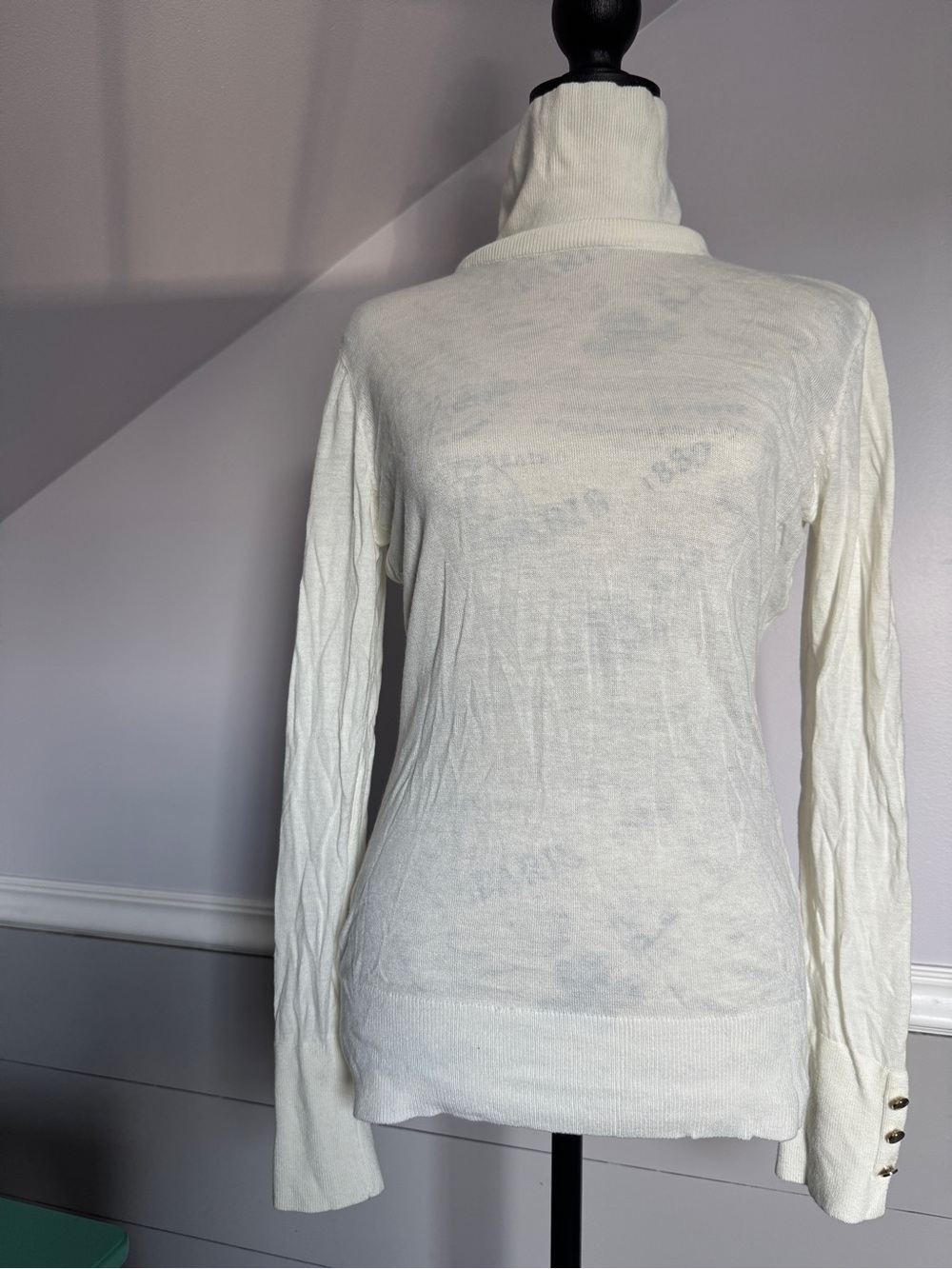 H&M Off White/Light Cream Turtleneck Long-Sleeve Top w Gold Buttons NWT SIZE: M